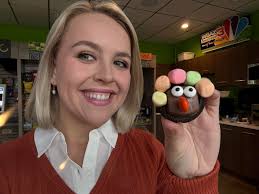 How cute are these little chocolate turkey treats! Such a fun idea for the  kiddos to make