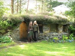 Pin By Joseph Helmick On Runegard Underground Homes Earth Sheltered Homes Hobbit House