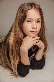 Kaitlyn Holt's Instagram, Twitter & Facebook