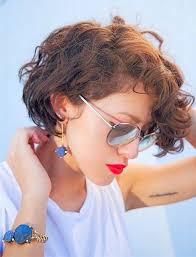 Quelles coiffures pour une femme au cheveux court ? 1001 Idees Coupe Courte Cheveux Boucles 49 Ondulations De Style