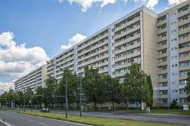 Sie führt von wiener landesgrenze über schwechat, schwadorf. 4 Zimmer Wohnung Zu Vermieten Budapester Str 57 01069 Dresden Sudvorstadt Ost Mapio Net