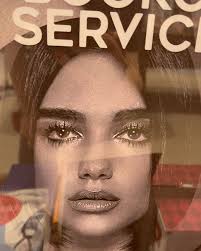 De Kookboekenweek gaat van start! Vandaag nemen we een kijkje in de  Surinaamse keuken! Judith Cyrus maakt een o zo smakelijk gerecht uit haar  boek 'Paramaribo'. Een heerlijk gelagerd gerecht met niet