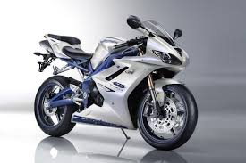 The Triumph Daytona 675 Is A Very Viable Alternative To The Japanese 600 S Read The Latest Expert Review From Mcn O Triumph Daytona 675 Sport Bikes Motorcycle