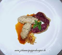 Schwabische Lebernocken Mit Blaukrautstrudel Und Trollinger Sauce Nockerl Rezept Lebensmittel Essen Leber Rezept