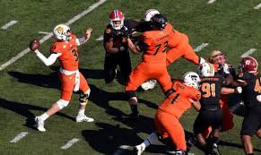 2020 Nfl Mock Draft Dolphins Target Quarterback Late In Round 1 Raiders Get Most Dynamic Player In Class Quarterback Miami Dolphins Quarterback Nfl