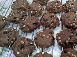 Saya sebenarnya tak pernah membeli biskut yang high end ini walaupun saya sangat menggemarinya. Chocolate Chip Cookies Resepi Ala Ala Famous Amos