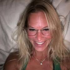 Sharon Massie's Instagram, Twitter & Facebook