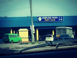We would like to show you a description here but the site won't allow us. Kompleks Niaga Parit Raja Apa Cerita