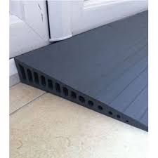 Rampe De Seuil En Caoutchouc Ideale Pour Le Pas De La Porte Une Porte Fenetre Une Salle D Eau Plusieurs Tailles Rampes Rampe Exterieure Porte Fenetre