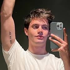 Edward James Bayer 🇧🇦 🇺🇸 (@edwardbayer) • Threads, Say more