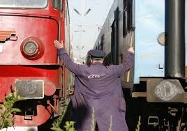 Federaţia mecanicilor de locomotivă va picheta, începând de marţi, sediul ministerului transporturilor, cerând oprirea privatizării cfr marfă, întrucât în timpul acestei proceduri au intervenit schimbări în structura societăţii, au declarat lideri sindicali. Aproximativ 50 De Mecanici De Locomotiva Cer Oprirea Privatizarii Cfr Marfa In Fata Ministerului Transporturilor Incont Stirileprotv Ro