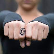 Finger Lion Temporary Fake Tattoo Sticker Set Of 4 In 2020 Small Lion Tattoo For Women Lion Tattoo On Finger Lion Tattoo