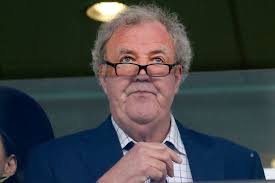 Jay Z pictured wearing his wedding ring backstage at Beyoncé's concert