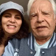 Cid moreira on wn network delivers the latest videos and editable pages for news & events, including entertainment, music, sports, science and more, sign up and share your playlists. A Rotina Do Blogueirinho Cid Moreira Sabao De Coco No Cabelo Gengibre Para A Voz E Distancia Do Terno E Gravata Tv E Lazer Extra Online