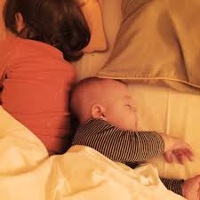Soll es morgens um sieben aufstehen, sollte es abends gegen acht ins bett. Ein Familienbett Mit Mehreren Kindern Geborgen Wachsen