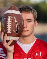 Got to get a few shots of Kaden Goodwin today, the QB from Weaver High  School Bearcats. #lynnswinfordjrphotography #lsjphotography #lsjseniorelite  #seniorluxe #senioryearmagazine #seniorphotography #seniorInspire  #seniormuse #alabamaseniorphotography ...