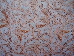 Batik lamongan, khususnya batik tradisional termasuk jenis batik tulis yang dibuat dengan detail cukup rumit. 10 Jenis Motif Batik Paling Populer Di Indonesia