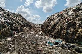 Malaysia yang telah berjuang dengan import sisa plastik yang tidak sah, menghantar 3,77 tan sampah plastik dari negara ini sejak tahun lepas. Plastic Waste Diversion From Dumpsites In Malaysia Circular Action Hub