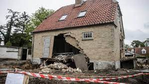 My house in missouri has both, with the back wall of the house being a walkout basement with framed walls but the other three walls being concrete. Can I Add A Basement To An Existing House With A Crawl Space Quora