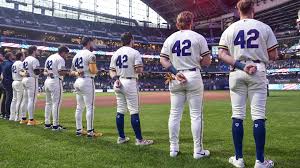 42が並ぶ日、野球はただの勝負事ではなくなる ジャッキー・ロビンソンの背番号が意味するものとは（楊枝秀基） - エキスパート