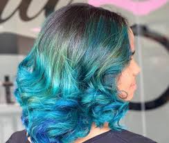 This video shows you step by step how to dye your hair using splat aqua rush. Splat Hair Color Mirnaestudio Created A Beautiful Balayage Using Deep Emerald Aqua Rush And Blue Pro Tip If Your Color Is Too Bold Add Splat Pastel Mixer To Soften The