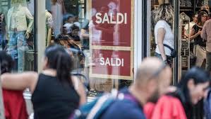 Guida al bon ton per negozianti: “Turisti cinesi? Vietato il numero 4.  Giapponesi? Puntualità” - la Repubblica