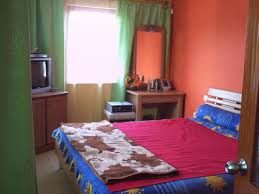 Warna hitam dan putih memang identik dengan kesaan minimalist, hal ini juga cocok untuk anda terapkan dalam desain. Desain Kamar Tidur Minimalis Ukuran 3x4 Sederhana Shreenad Home