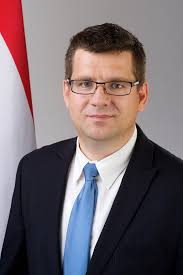 Szíjj lászló a kecskeméti médiában is feltűnt egy ideig. Adatbazis Sesztak Miklos K Monitor