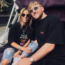 Luke shaw greets morgan schneiderlin's fiancee at old. Who Is Luke Shaw S Girlfriend Anouska Santos When Did The Man Utd Ace Start Dating Her And Is He Playing For England