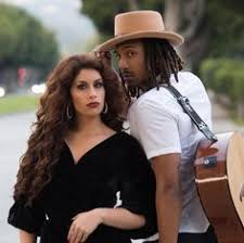 É muito divertido brincar na casa dos sonhos com a barbie no novo jogo barbie dreamhouse adventures! 8 Hiressegek Ideas In 2020 Hiressegek Hosszu Frizura Enekesek