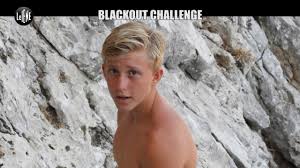 This blackout challenges guide is here to answer all your questions on the mode's lengthy list of challenges and objectives you must complete to earn them. Blackout Challenge Sfida Folle Online La Morte Di Igor Video Le Iene