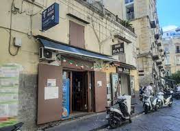 Il tabaccaio che a napoli ha sottratto a una anziana un 'gratta e vinci' da 500 mila euro ha provato a lasciare l'italia, ma è stato bloccato a . 1ah6pccvgqomqm