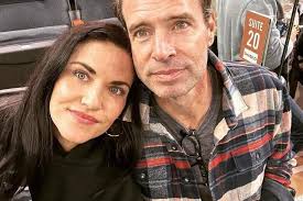 Marika Domińczyk, artystka pochodząca z Kielc jest związana ze znanym  aktorem Scottem Foleyem. Galeria zdjęć