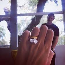 Em Rata Celebrity Engagement Rings Trending Engagement Rings Fine Engagement Rings