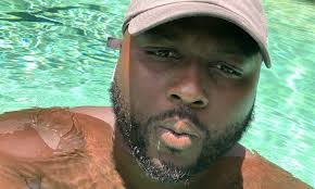 Eli Smith's Instagram, Twitter & Facebook