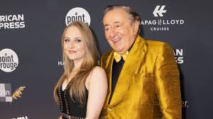 Lydia kelovitz machte sich durch ihre teilnahme an der castingshow dsds 2020 einen namen. Goldig Richard Lugner Mit Tochter Jacqueline Auf Red Carpet Promiflash De