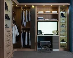 Schrankleuchten 30 Ideen Wie Sie Mehr Licht In Den Schrank Bringen Schrankleuchten Schminktisch Hocker Kleiderschrank