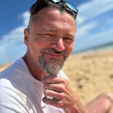 Hello, I'm Daniel Killeen, founder of Edinburgh Therapy Centre in Leith and  I opened this centre one year ago yesterday ! THANK YOU TO ALL THOSE WHO  HAVE BEEN WITH ME SO