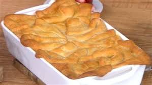 Joanna Gaines Tops Chicken Pot Pie With Crescent Roll Dough For An Easy Dinner Recipe Recipes Chicken Pot Pie Recipes Food