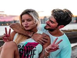 La joven es argentina y debutará junto a la banda el próximo sábado en el show del velódromo. Fer Vazquez Y Emilia Mernes Shipp Youtube