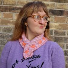 My final knitting project of 2024 🧶 This is the #PressedFlowersKerchief  designed by @savoryknitting for the @pompommag & @hobbii_yarn garland yarn 