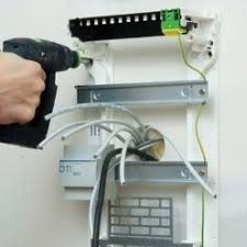 Fixer Le Cadre D Un Tableau Electrique Domotique Installation Tableau Electrique Cablage Electrique Maison