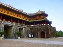 Image result for thang ba hoa Hue va ao tim images