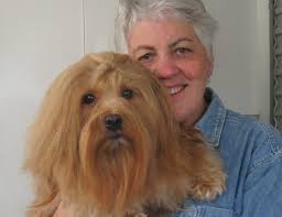 Yum Toffee enjoying goats milk and daddy Bertie, ever vigilant at being  close to protect his kids🧡🩷