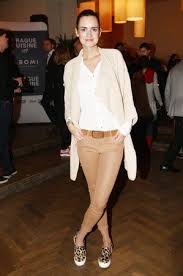 Moderátorka a redaktorka zpravodajství čt24. Modni Policie Ktera Dama Zabodovala A Ktera To Tezce Nedala Fashion Casual White Jeans