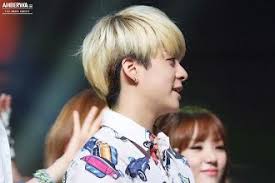 Amber Liu Blonde Hair Black Sides F X Kpop Amber Liu Amber Down Hairstyles