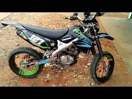 Oke lansung saja silahkan lihat dan amati setiap detail foto modifikasi motor kawasaki klx d tracker 150 yang ada dibawah ini. Klx 150 Supermoto Modification Youtube Supermoto Motocross Videos Stunt Dirt Bike