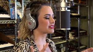 Who is the crazy woman in esta historia me suena? Esta Historia Me Suena Maria Jose Interpreta El Tema Musical De Esta Historia Me Suena Facebook