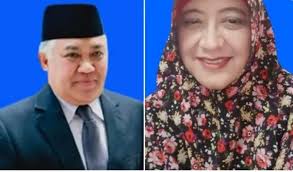 Kabar pernikahan din syamsuddin dan rashda diana ini dibagikan oleh aktivis angkatan muda muhammadiyah, ma'mun murod, minggu (3/12/2020), lewat akun twitternya, @mamunmurod_. Din Syamsuddin Once Studied At The Gontor Boarding School Is Now Editing The Grandson Of The Kiai National Okezone Netral News