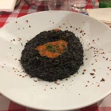 Fate evaporare il vino e poi aggiungete il nero di seppia. Risotto Al Nero Di Seppia Con Ricci E Seppioline Picture Of Osteria Briganti Gallipoli Tripadvisor